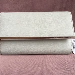 "Apt. 9" Mint Green Wallet, NEW with TAG (19-196)